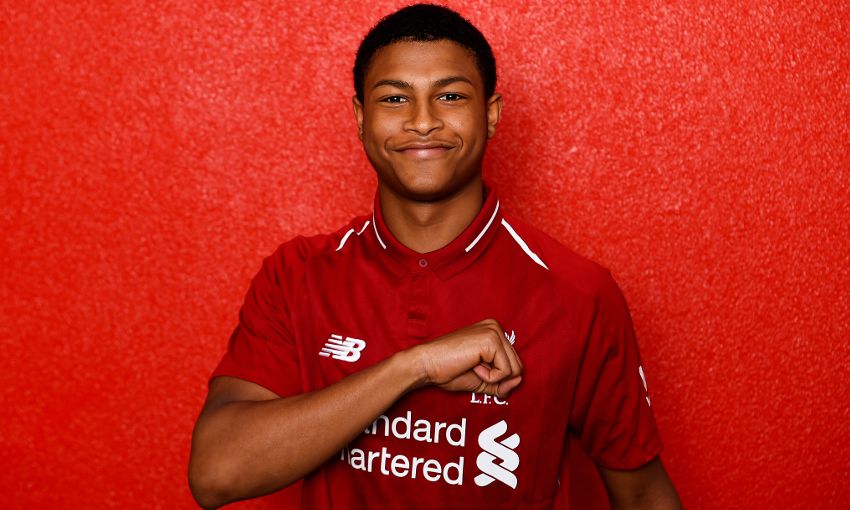 Rhian Brewster signs a new LFC contract.