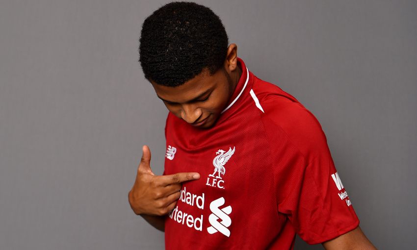 Rhian Brewster signs a new LFC contract.