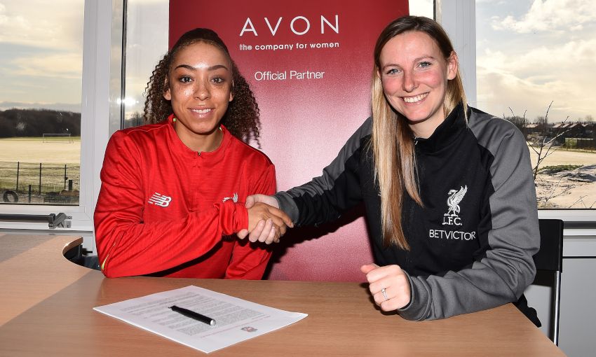 Jess Clarke signs new contract with LFC Women