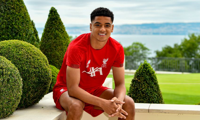 Ki-Jana Hoever signs new Liverpool FC contract in Evian