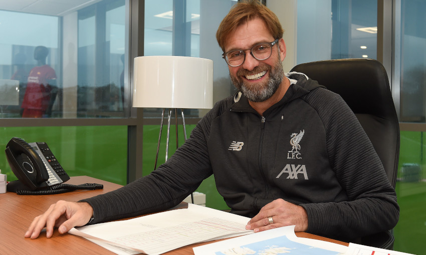 Galeri: Jürgen Klopp menyetujui kontrak baru bersama LFC di Melwood -  Liverpool FC