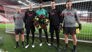 Goalkeepers' tribute to Clemence