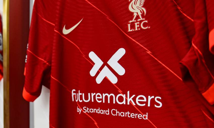 Secréte Usikker længst LFC Women celebrate mentors in 'Futuremakers' shirt swap with Standard  Chartered - Liverpool FC