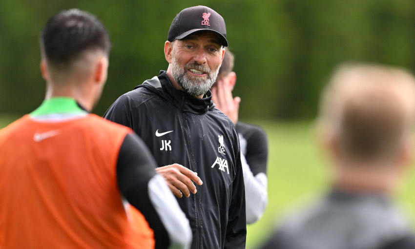 Jürgen Klopp speaks to players during a Liverpool FC training session