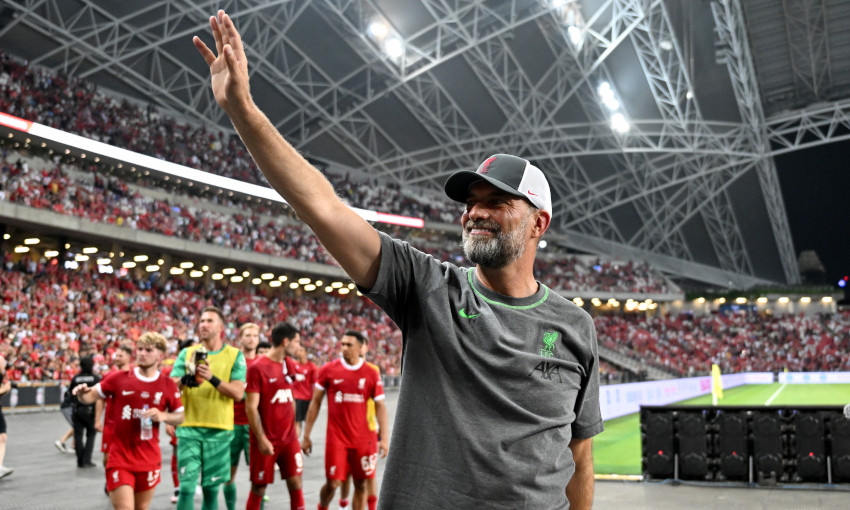 Jürgen Klopp waves to fans in Singapore