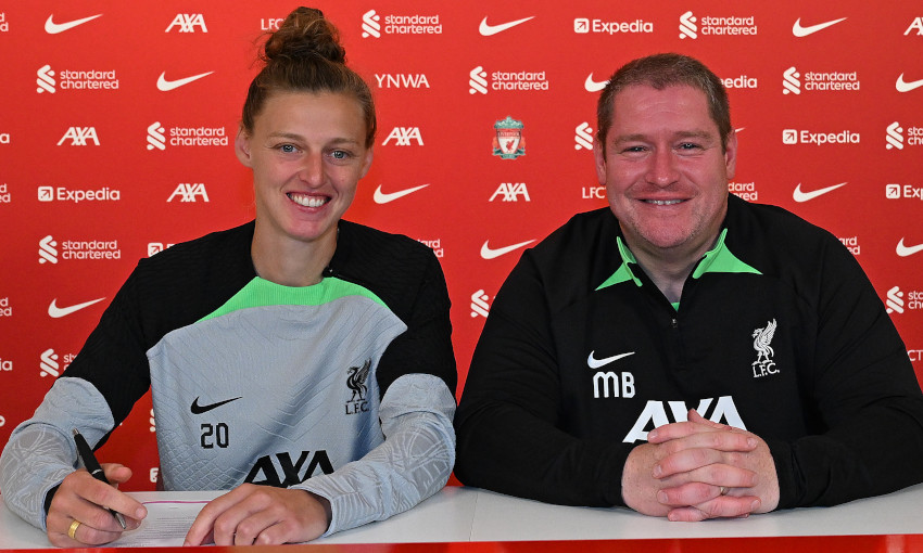 Yana Daniels signs a new contract with Liverpool FC Women